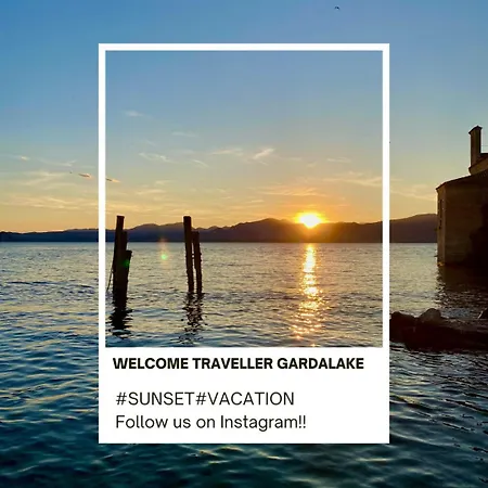 Welcome Traveller Charm Montees