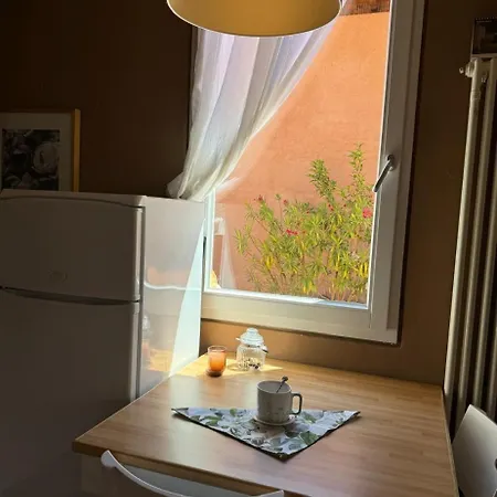 Welcome Traveller Charm Montees