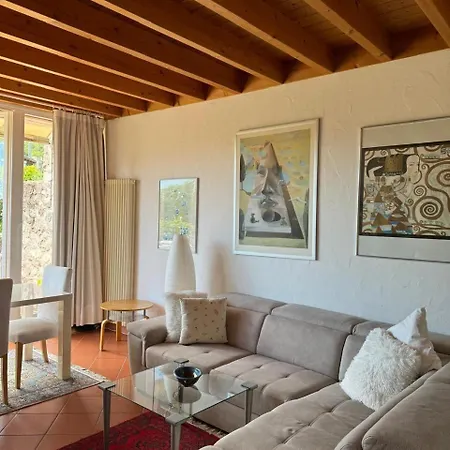 아파트 Welcome Traveller Charm Montees *