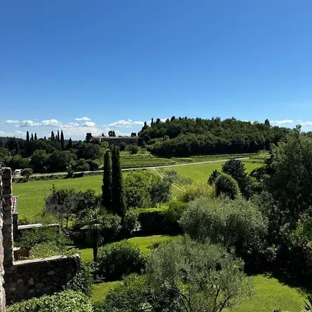 아파트 Welcome Traveller Charm Montees *