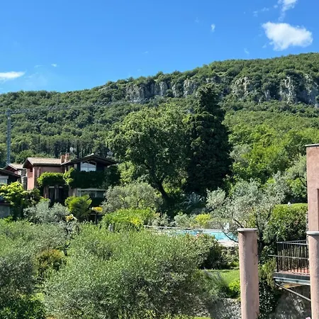 Welcome Traveller Charm Montees Marciaga
