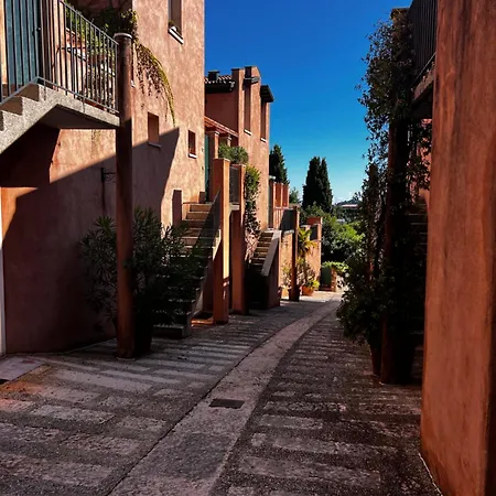 Welcome Traveller Charm Montees Marciaga