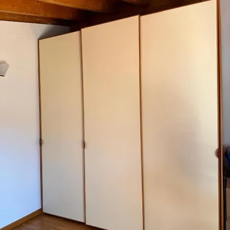 Welcome Traveller Charm Montees