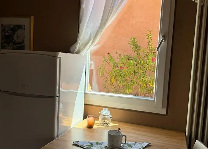 Welcome Traveller Charm Montees