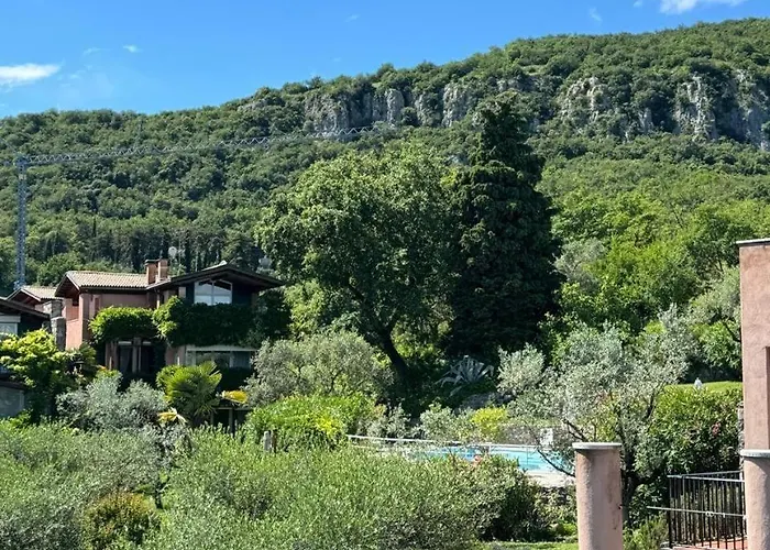 Welcome Traveller Charm Montees Marciaga