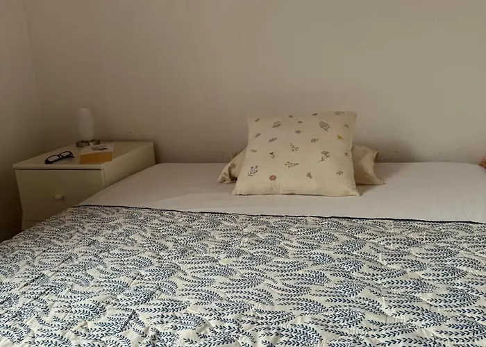 Welcome Traveller Charm Montees