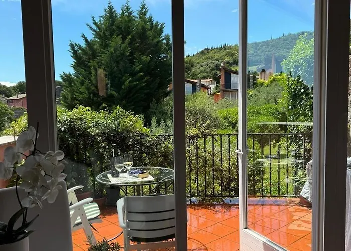 Welcome Traveller Charm Montees Marciaga