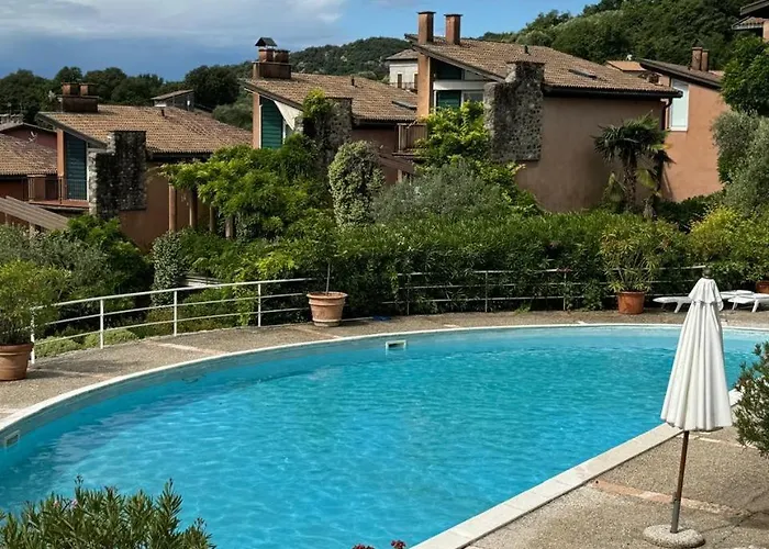 Welcome Traveller Charm Montees Marciaga